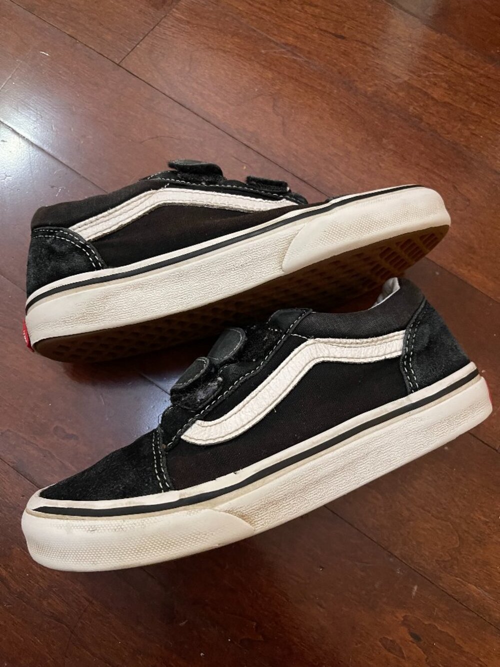 Vans Old Skool V Toddler Black White Hook-and-Loop Sneakers Size 1.5